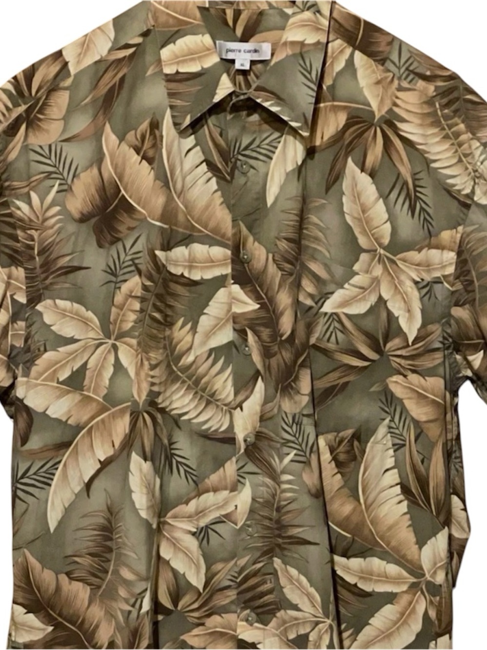 PierreCardin Men’s button up shirt with amazing print and colors.